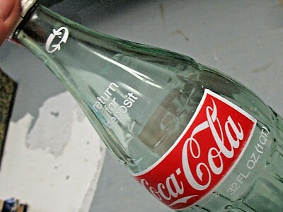 VINTAGE COCA COLA BOTTLE 32 FL. OZ. MARKED 76 18 0 ORIGINAL