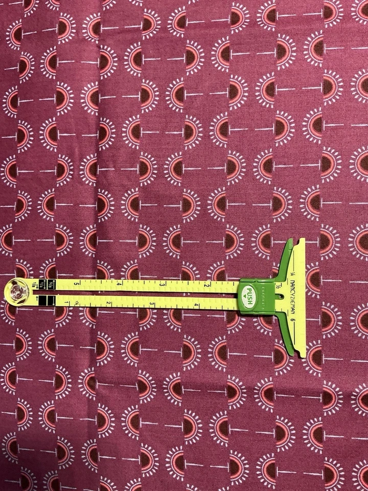 Lote de telas moradas mixtas con un total de más de 4 yardas por nombre diseñadores de marcas Foto 2 de 4