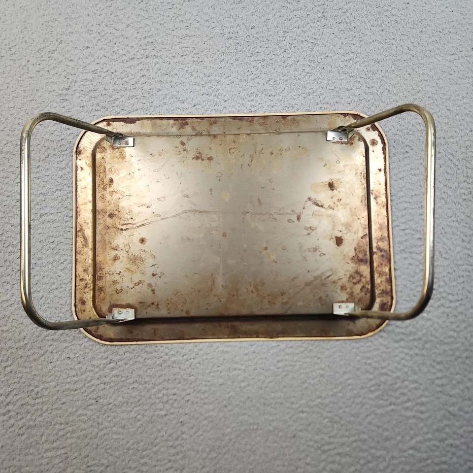 Bandeja de TV de metal vintage para niños Cabbage Patch patas plegables escena de granja años 80 diciembre Foto 3 de 4