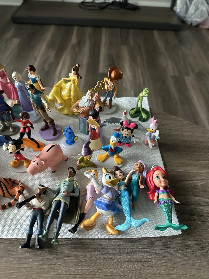 Lote de 40 Figuras Surtidas Disney Plástico PVC Personajes de Películas y TV Juguetes Coleccionar Foto 4 de 4