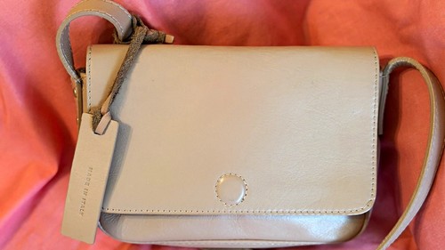 American Eagle Outfitters Beige/Blush. Leather Crossbody Bag Magnetic Closure