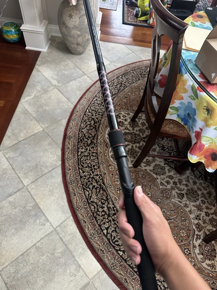 Varilla giratoria KastKing 8’ Brutus Potencia: MH Peso de línea: 8-20 lb Foto 3 de 4