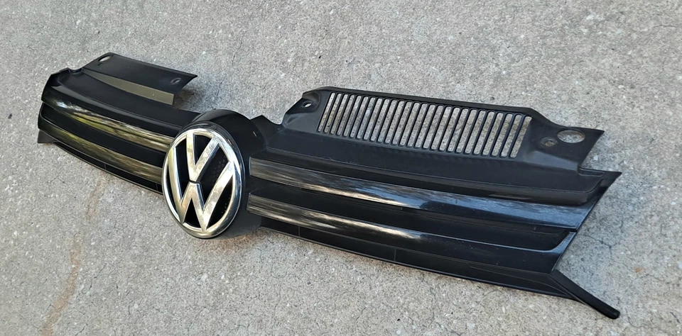 2010 2011 2012 VW Volkswagen Golf Upper Front Grille Black With Emblem  Foto 2 de 4