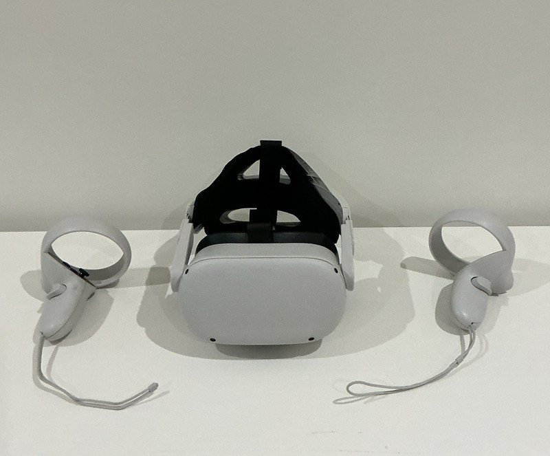 Meta Oculus Quest 2 Standalone VR Headset w/ 2 Motion Controllers, White