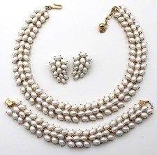 CROWN TRIFARI FAUX PEARL CABACHON NECKLACE BRACELET EARRING SET VINTAGE SIGNED