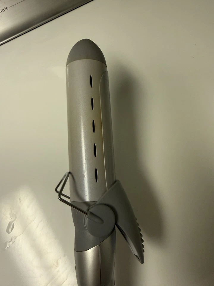 Plancha de peinado de precisión John Frieda JFC9 de 1 1/4 pulgadas Foto 3 de 4