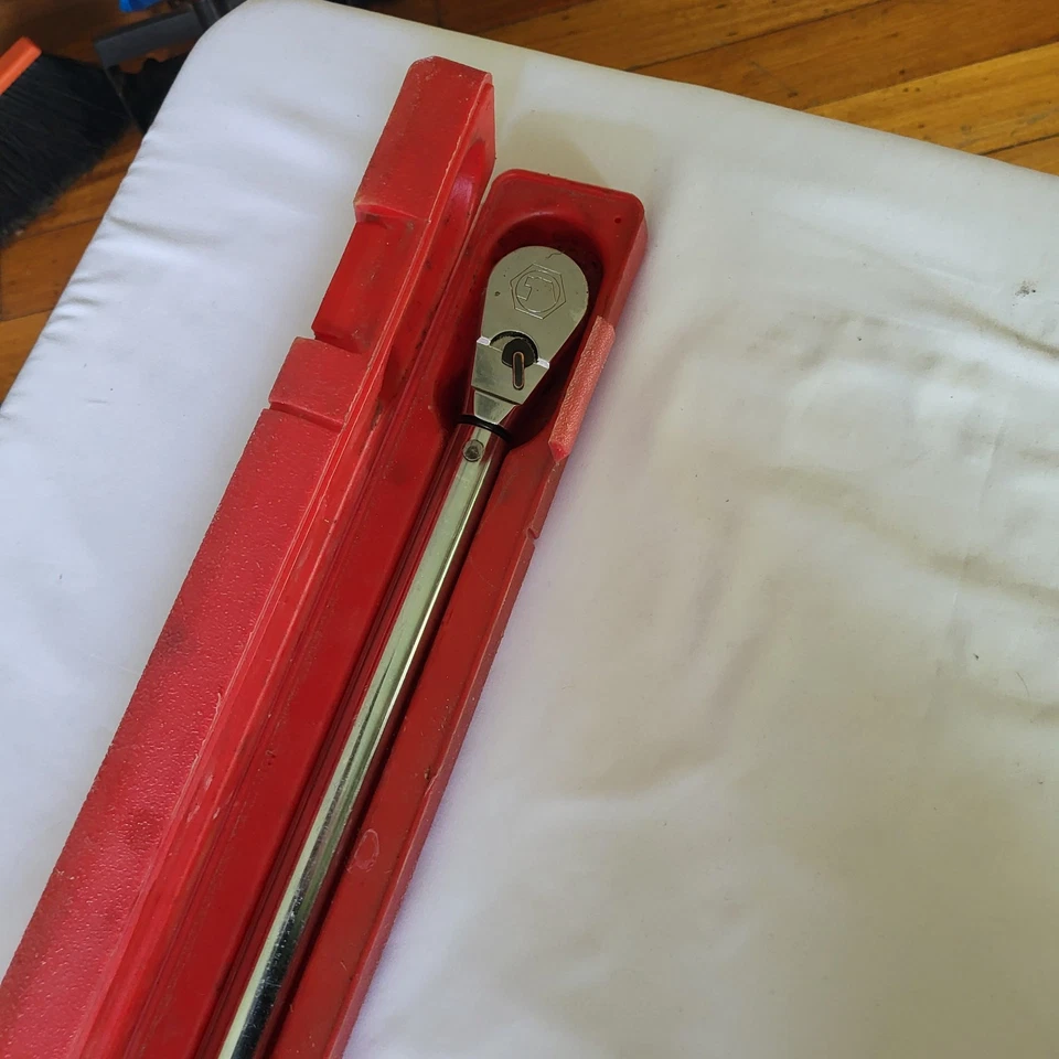 Matco Tools TRC150 1/2" Drive Fixed 10-150 ft. lbs. Torque Wrench Broken Head  - Image 3 of 4