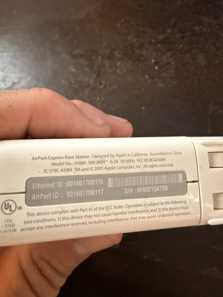 Apple AirPort Express Wi-Fi Base Station Model A1084 R16 - Image 4 of 4