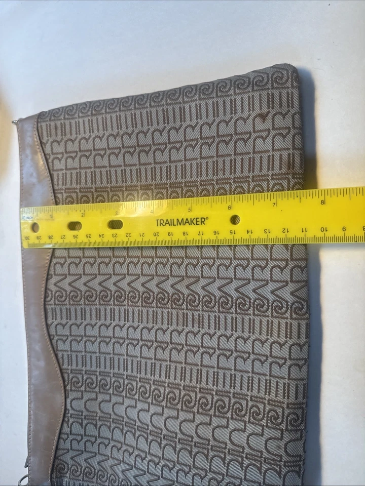 Bolso sin asas Pierre Cardin vintage con logotipo beige de lona y cuero con detalles dorados Foto 2 de 4