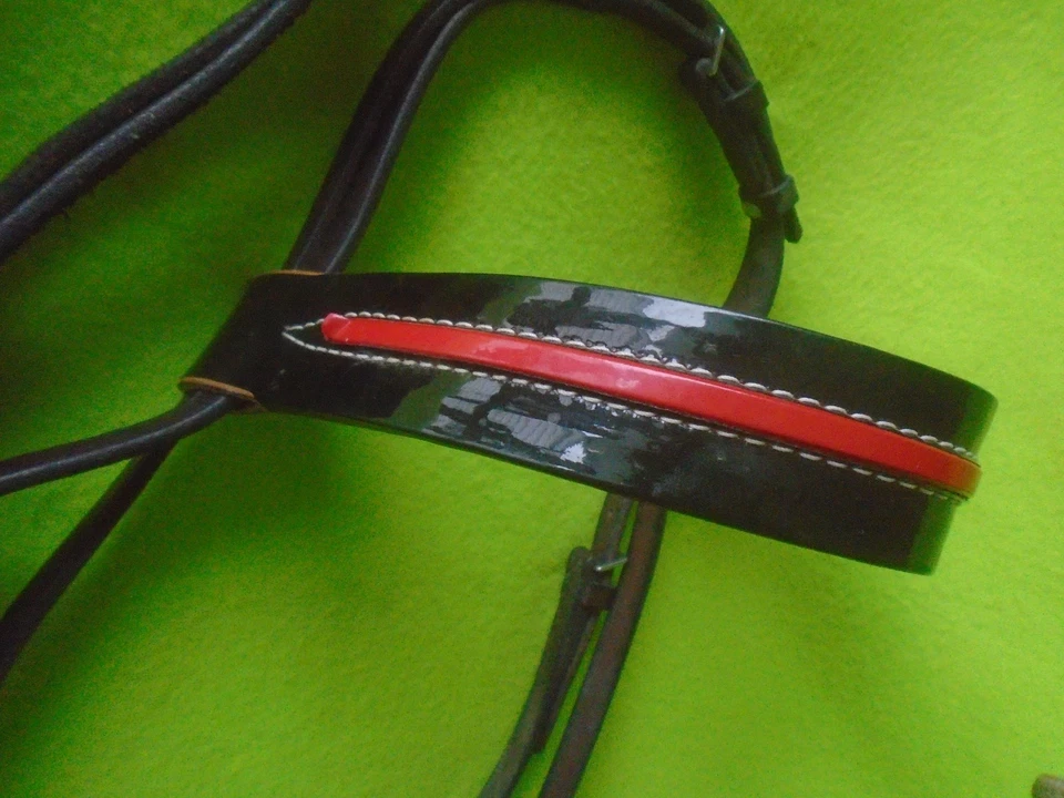 УЗДЕЧКА TORY Complete Trail с ПРИЧУДЛИВОЙ бровью ~ вожжи 9-1/2 дюйма ~ бит ~ концы пряжек ~ ХОРОШЕЕ КАЧЕСТВО - Изображение 2 из 4