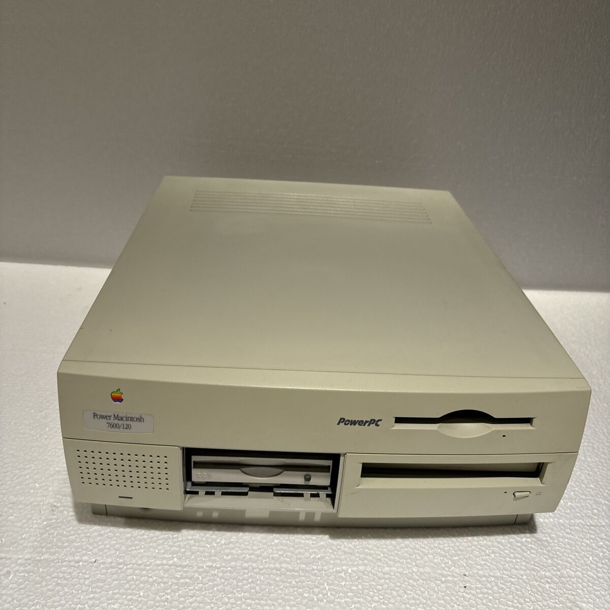 Vintage Apple Power Macintosh 7600/120 PowerPC Computer Vintage Apple Power Macintosh 7600/120 PowerPC Computer