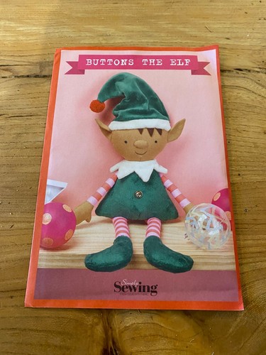 NUEVO Simply Coser BOTONES ELFO Patrón de Costura 53cm De Alto - Imagen 1 de 2