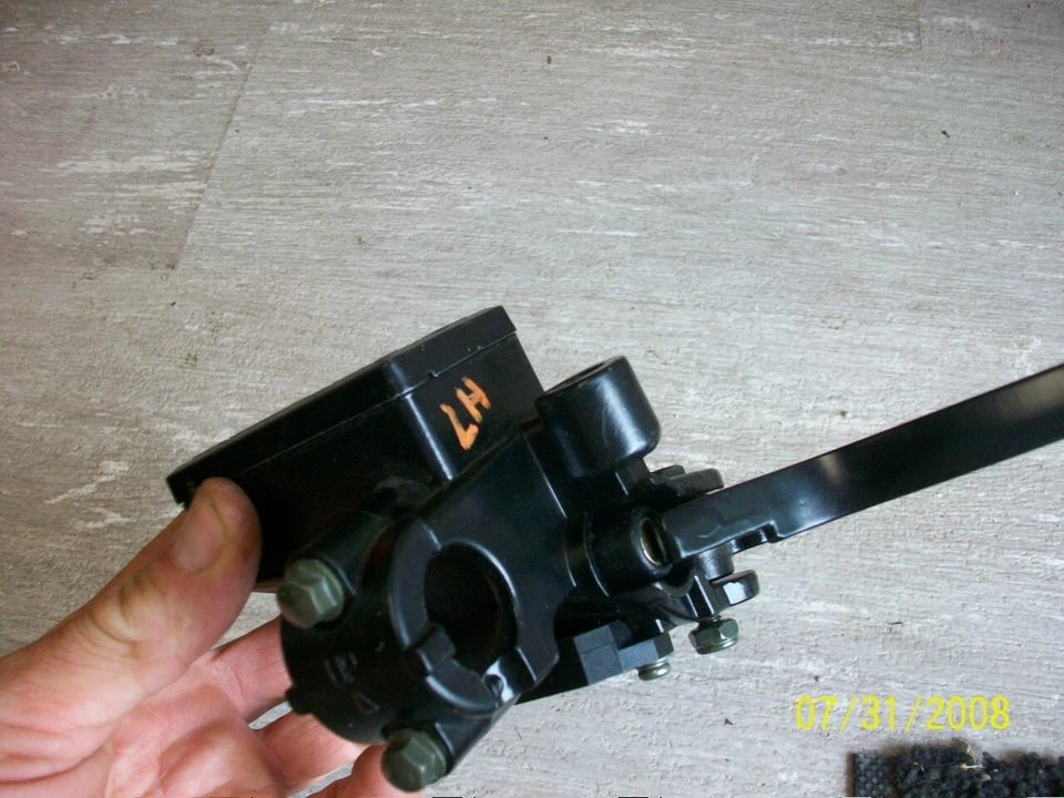 ¡NUEVO! YAMAHA fzr600 fz600 fz700 freno delantero cilindro maestro mano izquierda hilos fzr Foto 2 de 4