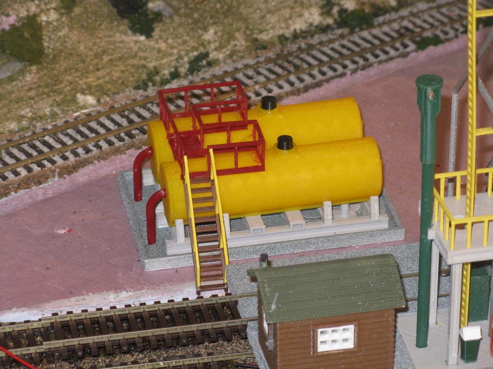 Estación de servicio diésel impresa en 3D, escala HO Foto 2 de 4