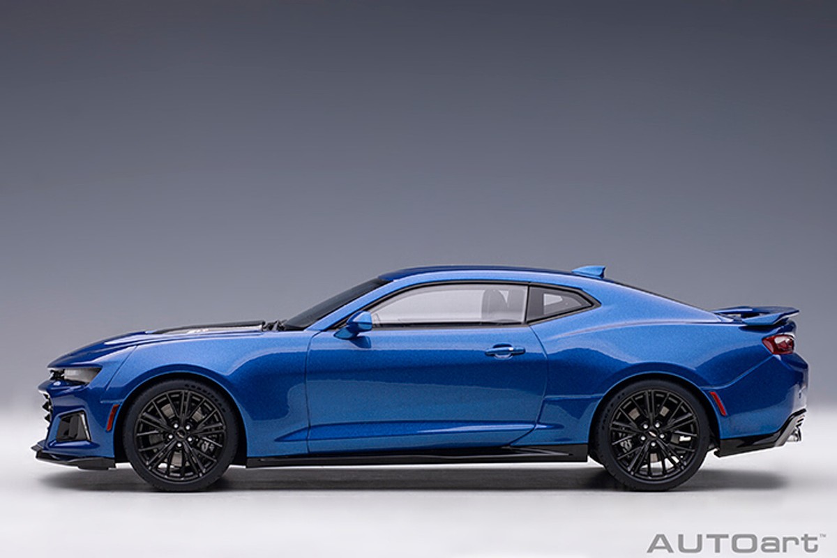 1/18 Chevrolet Camaro ZL1 2017 (Hyper Blue Metallic) Model