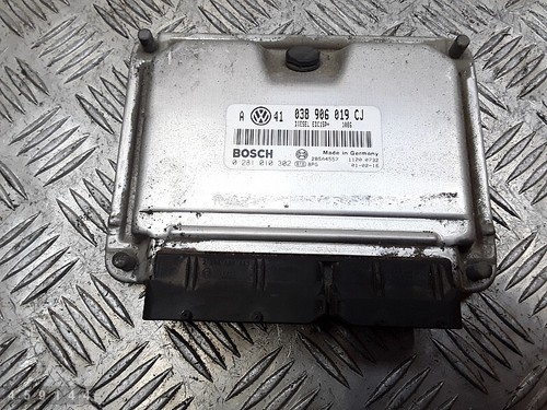 VW BORA STEUERGERÄT STEUERGERÄT 1900TDI 038906019CJ 0281010302 Bj 2001