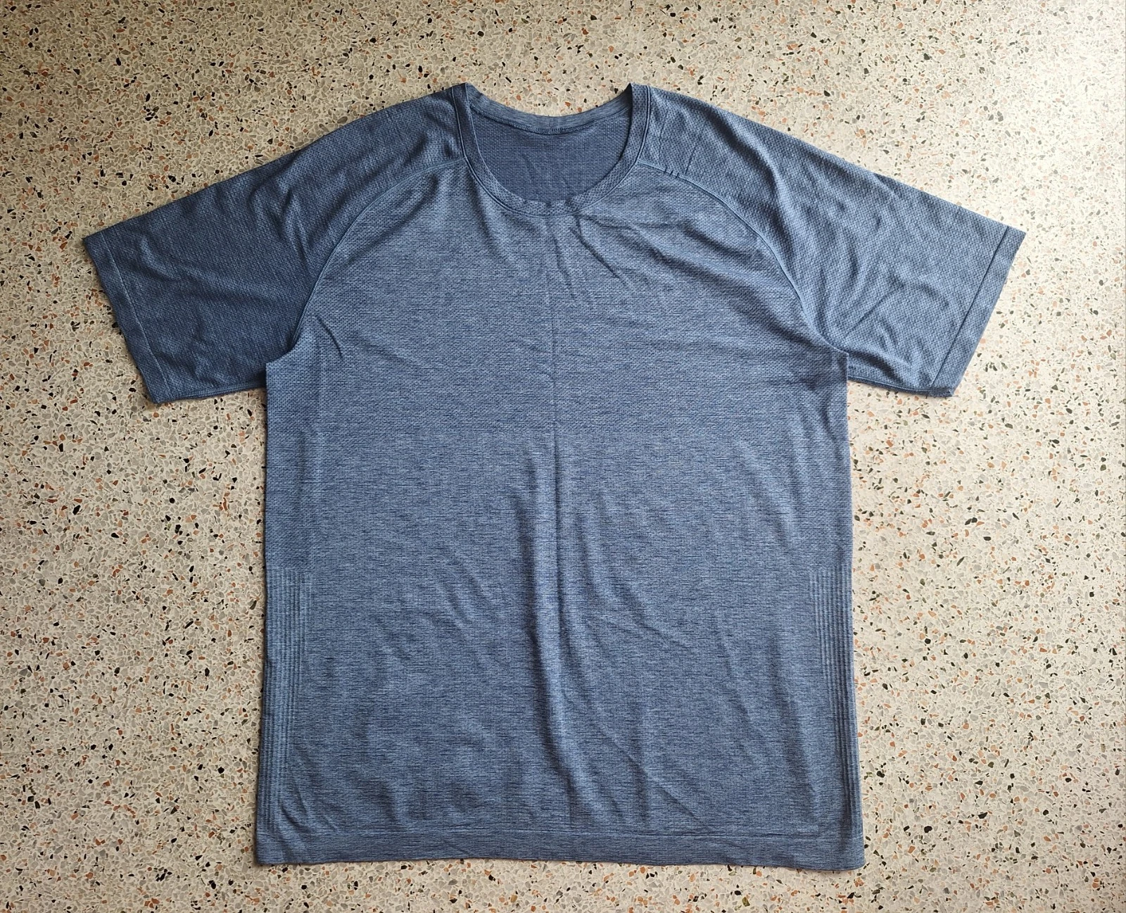 Lululemon Metal Vent Tech Short Sleeve in Size XL