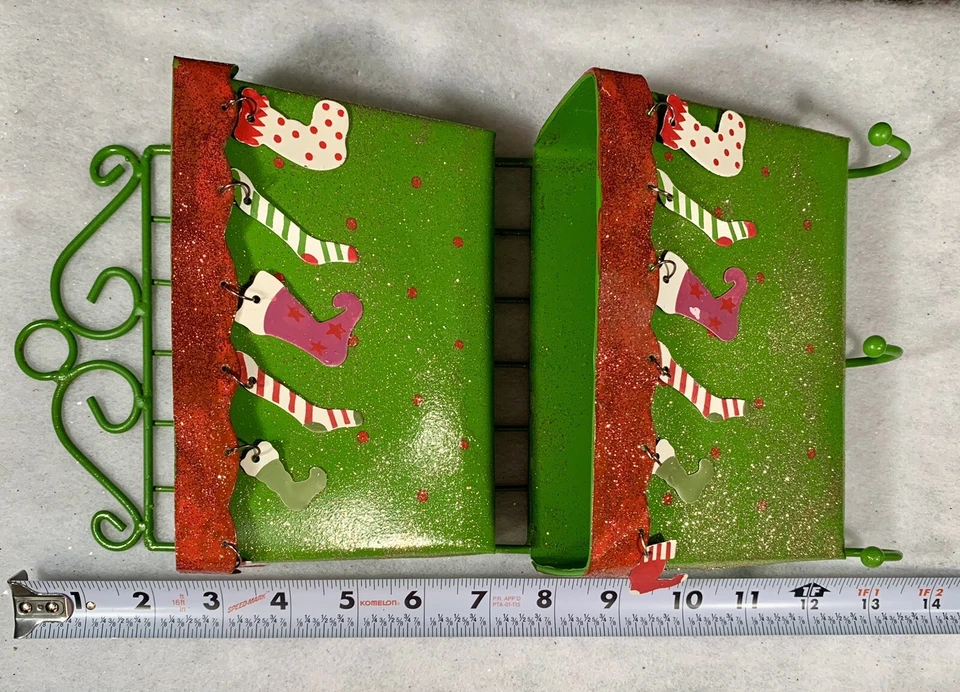 Винтажный рождественский ДЕРЖАТЕЛЬ ДЛЯ КЛЮЧЕЙ И ПОЧТЫ/органайзер для карт: настенный • металлический • зеленый - Изображение 4 из 4