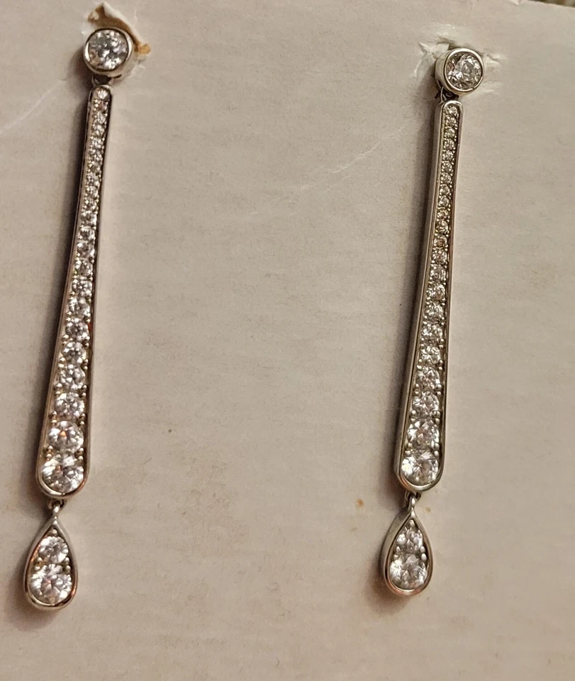 Pendientes colgantes CRISLU de plata de ley con acabado en platino puro circonita cúbica Foto 3 de 4