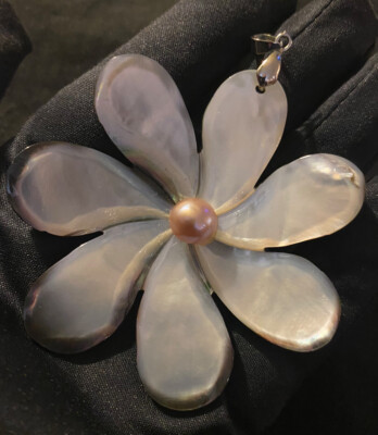 HAWAIIAN PLUMERIA FLOWER  AA MOP PENDANT  W/  PINK PEARL Center  SS 925