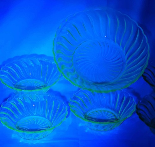 Antique 1930 Bagley Uranium Glass serving Fruit Bowls X6 - Picture 4 of 16