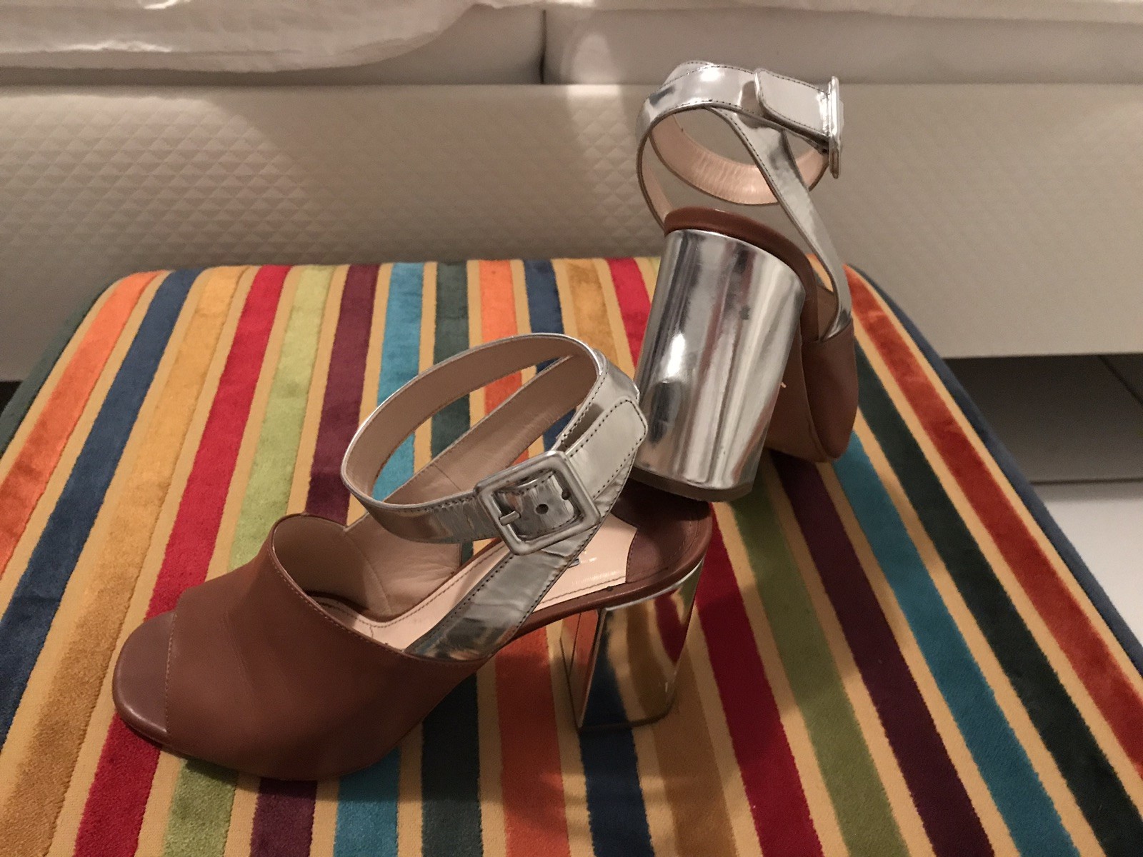 100% original Prada decorado nude mirror heel 39 zapatos de salón de cuero 100% original Prada decorado nude mirror heel 39 zapatos de de de salón de cuero estilo clásico