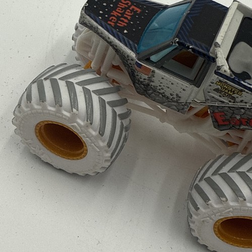 Monster Jam Gears & Galaxies Earth Shaker Truck New 1:64 - Picture 5 of 10