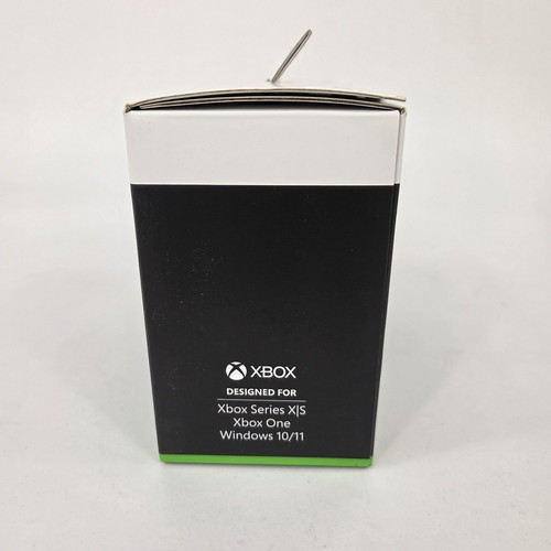 Controller cablato 8BitDo Ultimate per Xbox, joystick e trigger effetto Hall - Foto 2 di 11