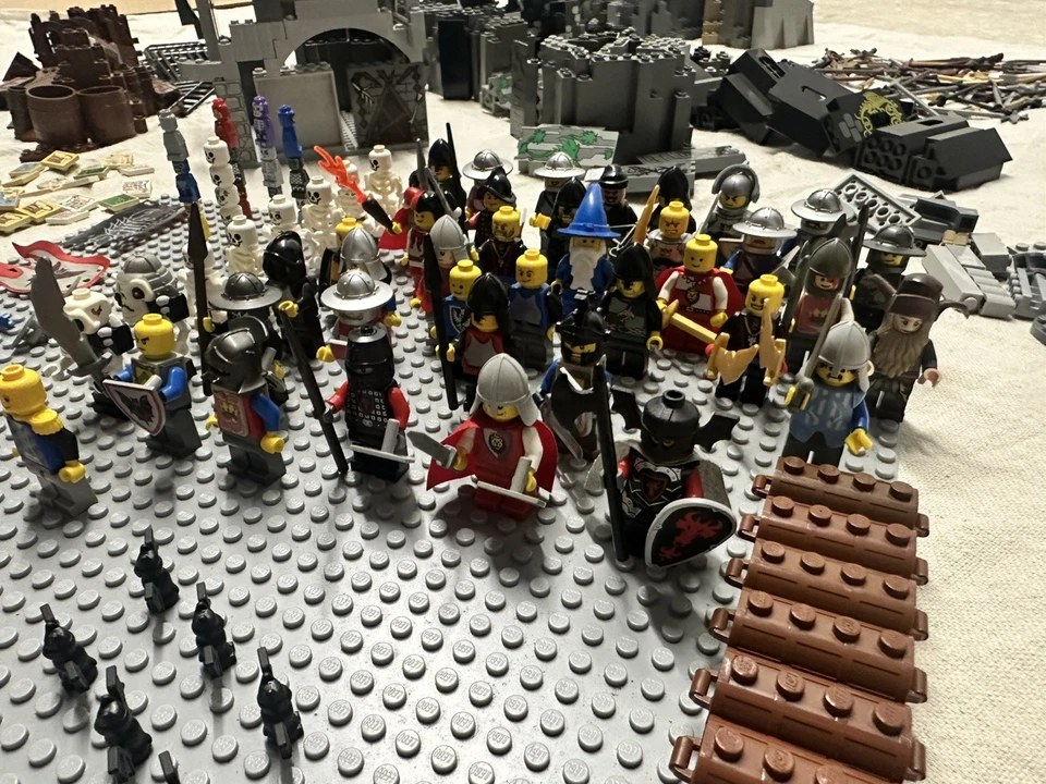 Lego Castillo Lote a Granel de Ladrillos, Minifiguras, Castillo Roca Pared Burp Sin usar, De Colección Foto 3 de 4