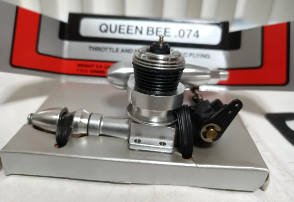 COX QUEEN BEE .074 Engine with Throttle Controll & Muffler Vintage New in Box - Image 2 of 4