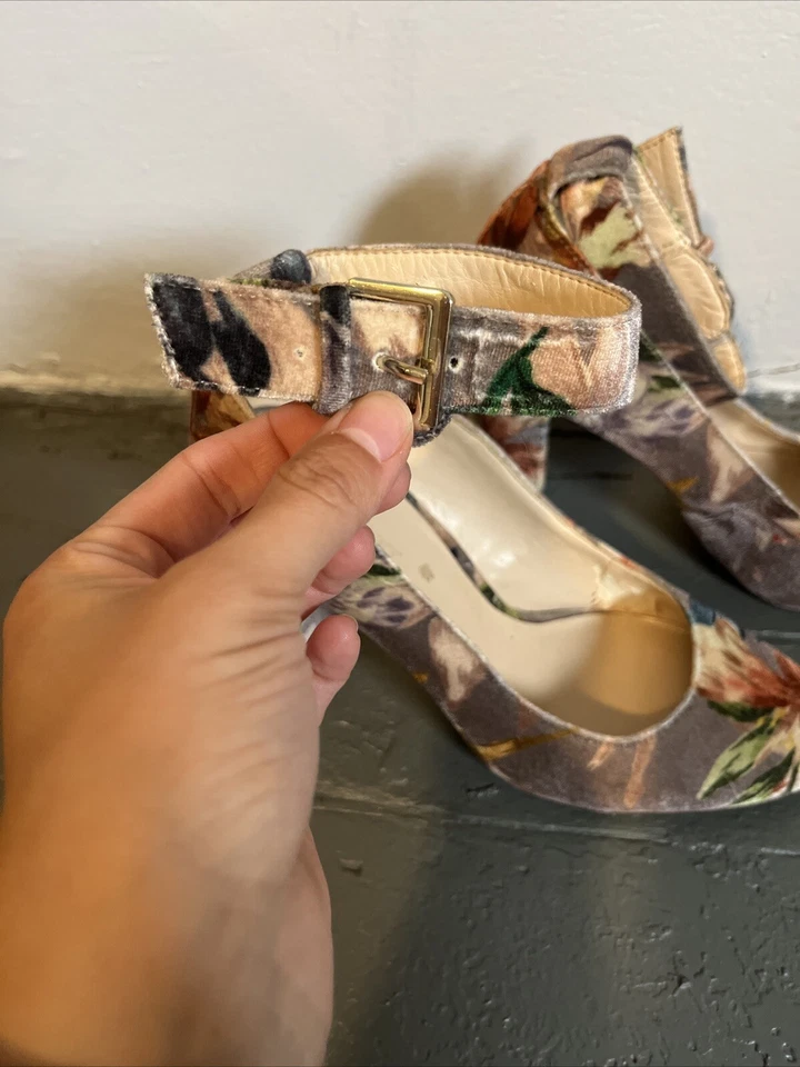 Nine West Floral Velvet Heels Sz 7 Warm Tones Buckle Medium Heel Vintage Vibe - Image 3 of 4