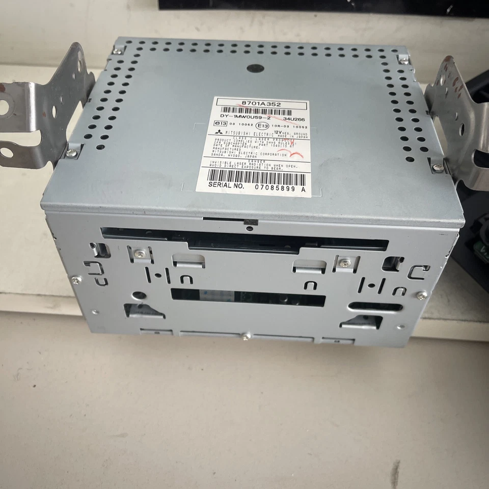 Mitsubishi Lancer VIII CY 1.6B BJ11 Autoradio mit CD Radiobedienteil 8701A352 - Bild 4 von 4