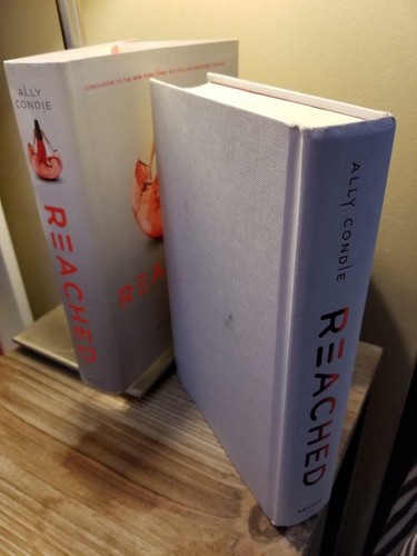 Reached (Matched Series #3) by Ally Condie 2012 1st Edition 1st Print HB DJ VGC! - Picture 4 of 12
