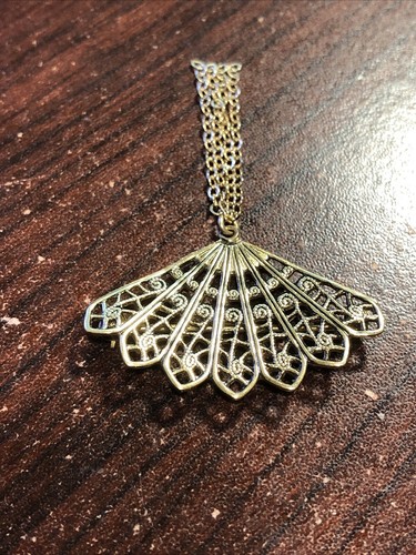 Vintage Gold Tone Filigree Style Fan Brooch Pin with Drop Dangling Chain Links - Picture 3 of 10