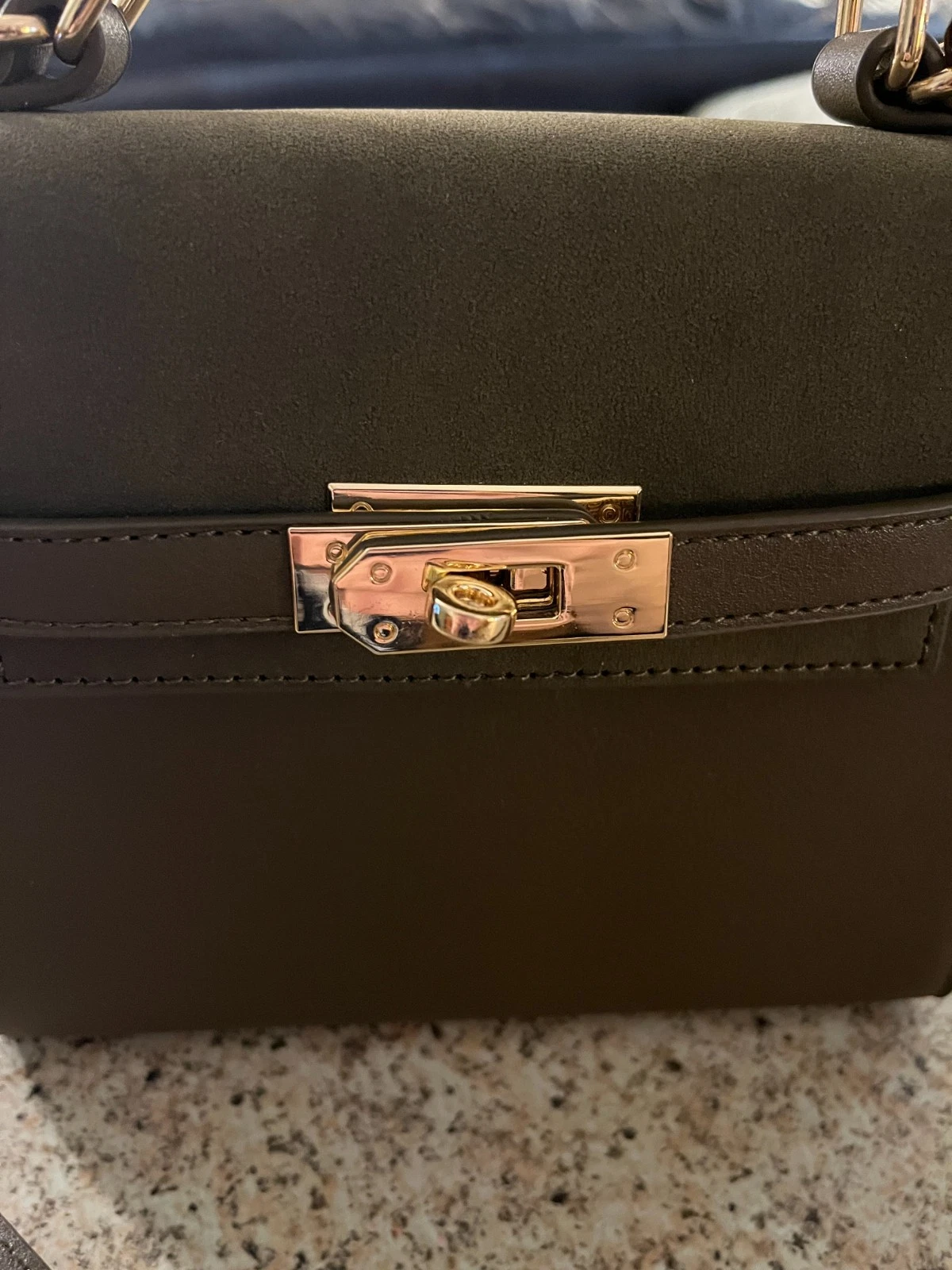 Borsa a tracolla Urban Expressions Mayfair in pelle oliva vegan