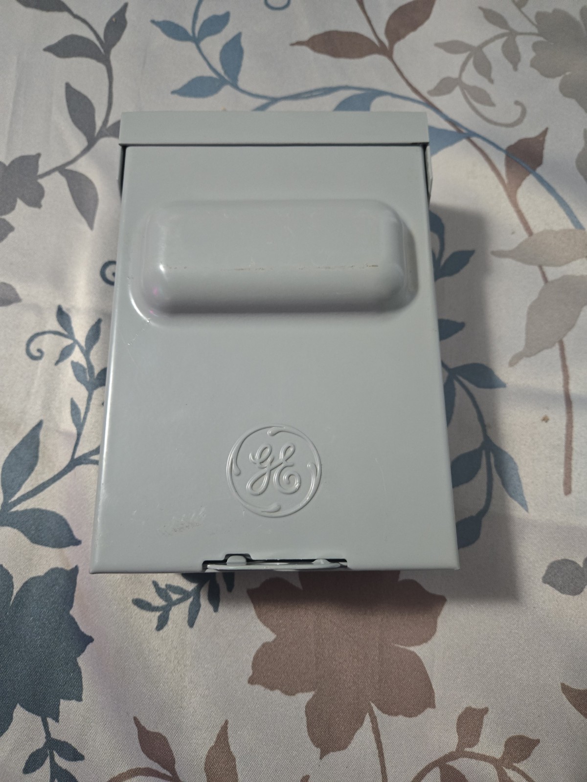 GE 60A 240V 1-Phase Rainproof Pullout Switch TFN60R