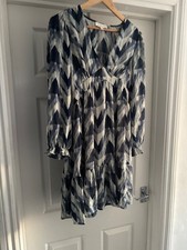 Ladies Size 10 Blue V Neck Dress Patterned Long Sleeves S/M Evening Preowned GC