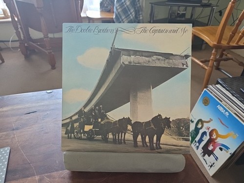 THE DOOBIE BROTHERS VINYL ALBUM THE CAPTAIN AND ME