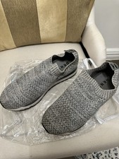 DKNY Women  s Heathered Gray Knit Slip-On Sneakers Logo Comfort Rubber Sole 8