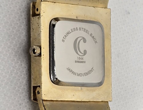 Charmantes Charlie quadratisches goldfarbenes Zifferblatt goldgehämmertes Armband für Damen 04 - Bild 8 von 8
