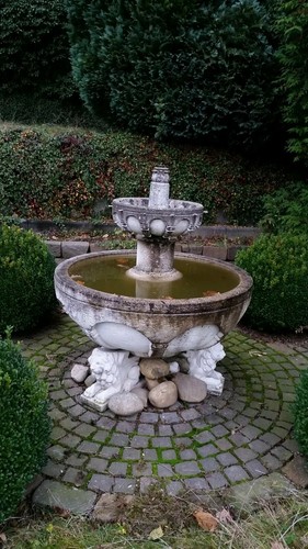 Springbrunnen für den Garten aus Steinguss - Bild 2 von 4