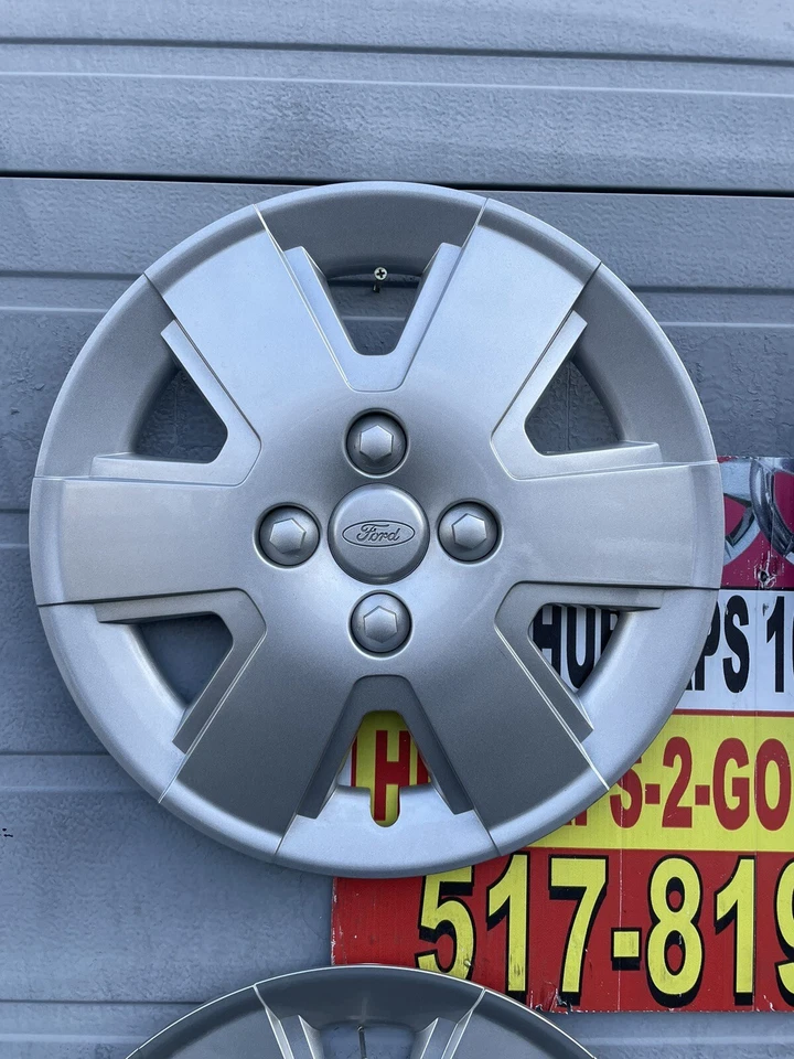 "Ford Focus 2006-2011 OEM tapacubos de 15"" usado juego de 4 tapas plateadas bonito fabricante original" Foto 2 de 4