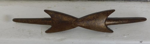 VINT. BRASS COLORED WHITE METAL DRAWER PULL HANDLE DOUBLE ARROW-UNIQUE SHAPE - Picture 5 of 5