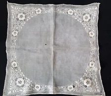 ANTIQUE LINEN BRIDAL HANDKERCHIEF EMBROIDERED ON LINEN 19TH CENTURY 49x 49 CM N°2