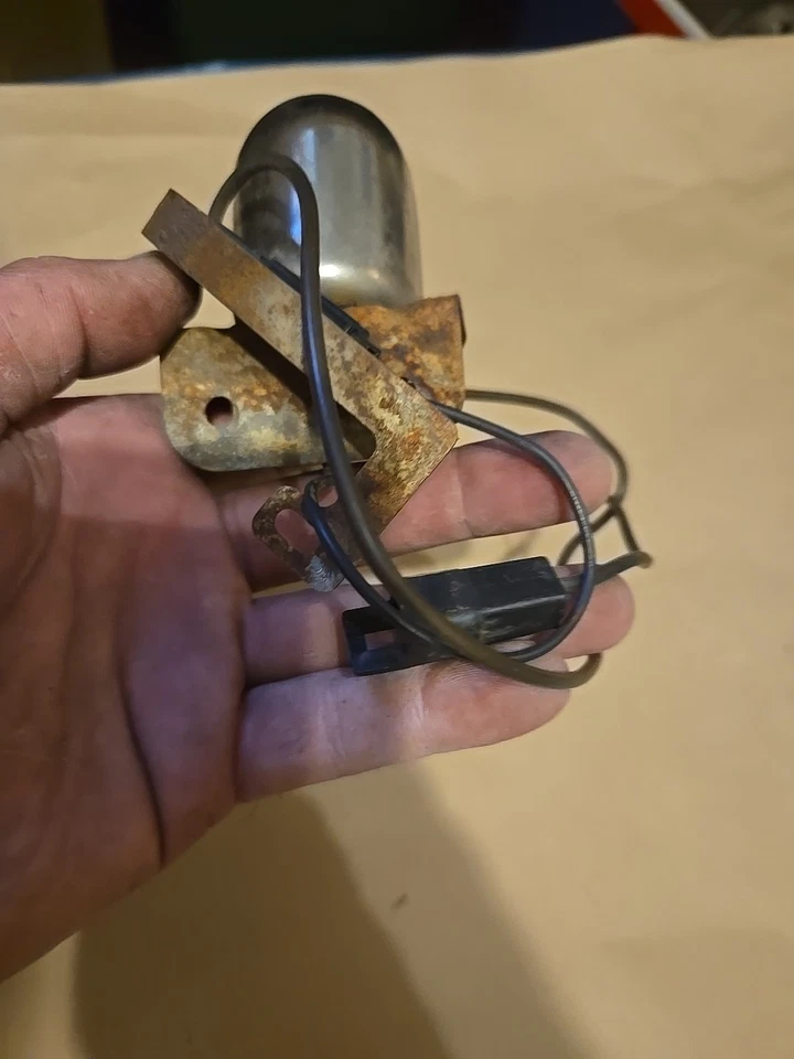 Oldsmobile Cutlass Supreme Salon 442 G 1981-88 cuerpo debajo del capó lámpara luz de acceso Foto 4 de 4