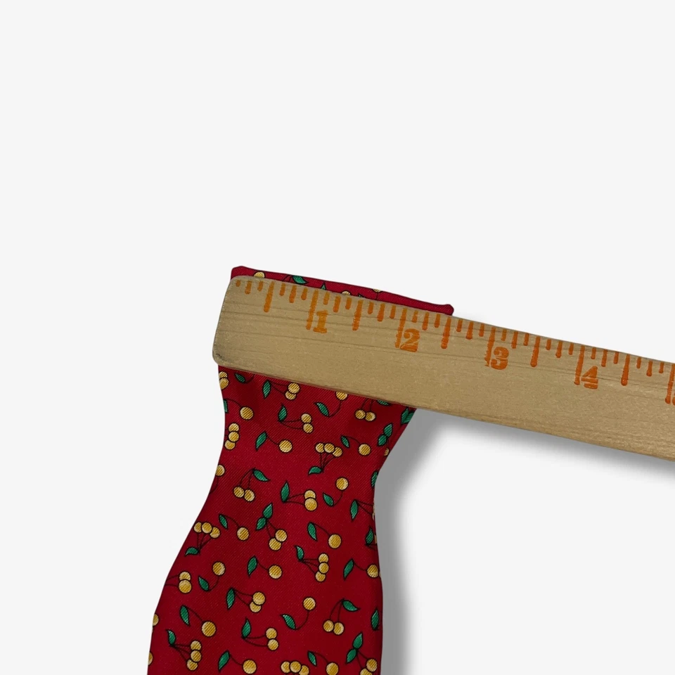 Pajarita clásica de seda pura con estampado de cereza roja amarilla Robert Talbott para hombre 2,5" Foto 4 de 4