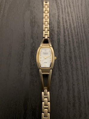 Armitron Diamond Now 75/3746 Women s Beautiful Mother Of Pearl Dial Watch