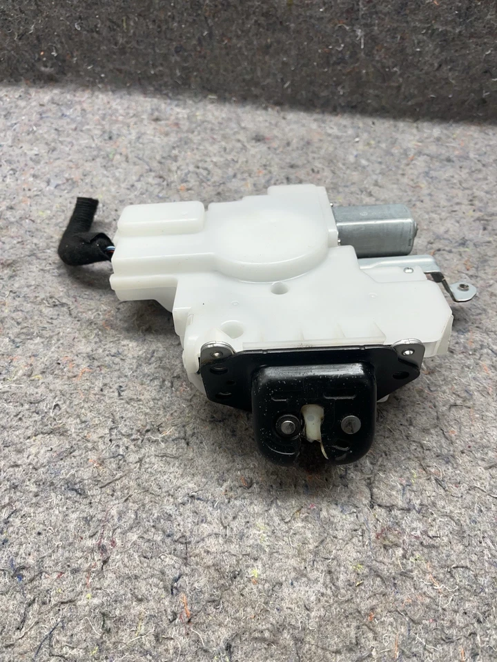 2013 - 2020 Nissan Pathfinder Tailgate Liftgate Trunk Lock Actuator Motor OEM - Image 3 of 4