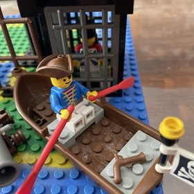 Vintage LEGO Pirates Forbidden Island (6270) Complete with figures, instructions