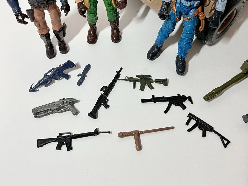 BBI Elite Force US Army M1114 Up Armored Humvee w/ The Corps Figures & Accessory - Image 3 of 4